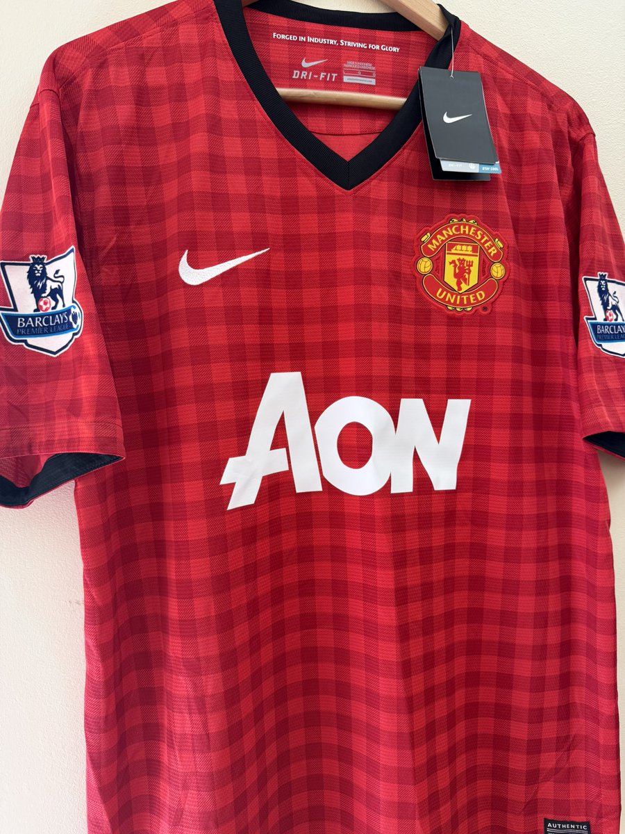 HofVS's tweet photo. Manchester United 🔴⚫️ 12/13 home shirt BNWT deadstock 😮‍💨🔥 Original Nike jersey with Barclays Premier League sleeve patches and AON sponsor, in a size large 💥 Available in our eBay store now! 🙌🙏🏼
 
#ManUtd #Nike #EPL #ManchesterUnitec #PremierLeague #Barclays https://t.co/MuAcTqZYjl