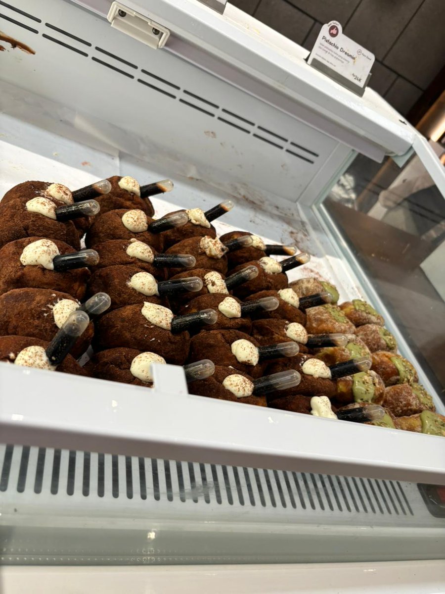miLkimiL's tweet photo. Fore Donut .. Fore Cafe  .. so many item 😍 and yum yum https://t.co/vBfbJFlTt8