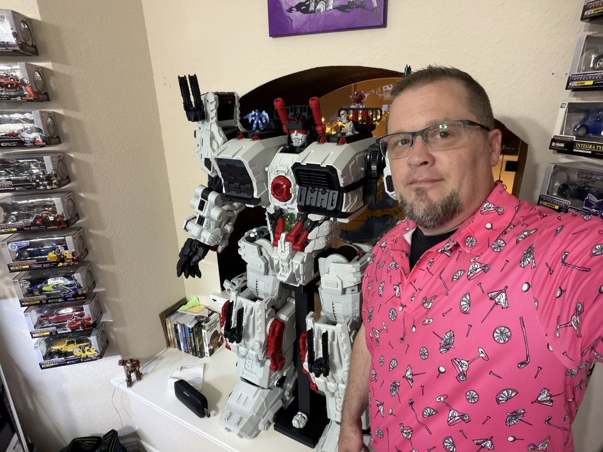 onyxminor's tweet photo. One of my friends has the insanely huge M-01 Steel Fortress. Impressive to see in person. Larger than Haslab Unicron.
#Transformers #トランスフォーマー #3rdParty #toys https://t.co/qLwif8M6kG