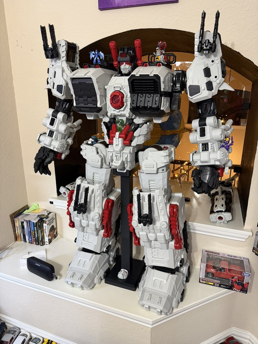 onyxminor's tweet photo. One of my friends has the insanely huge M-01 Steel Fortress. Impressive to see in person. Larger than Haslab Unicron.
#Transformers #トランスフォーマー #3rdParty #toys https://t.co/qLwif8M6kG