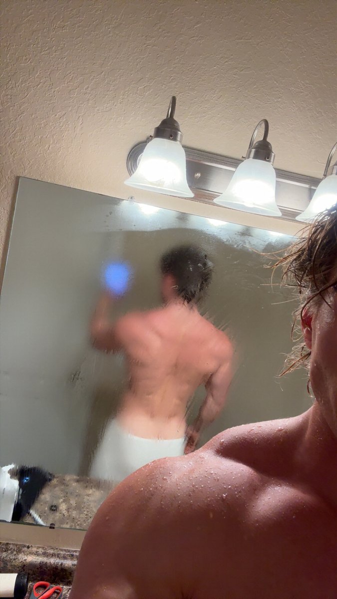 kingdelta02's tweet photo. in desperate need of a back massage any volenteers? https://t.co/e1ELC7LBoa