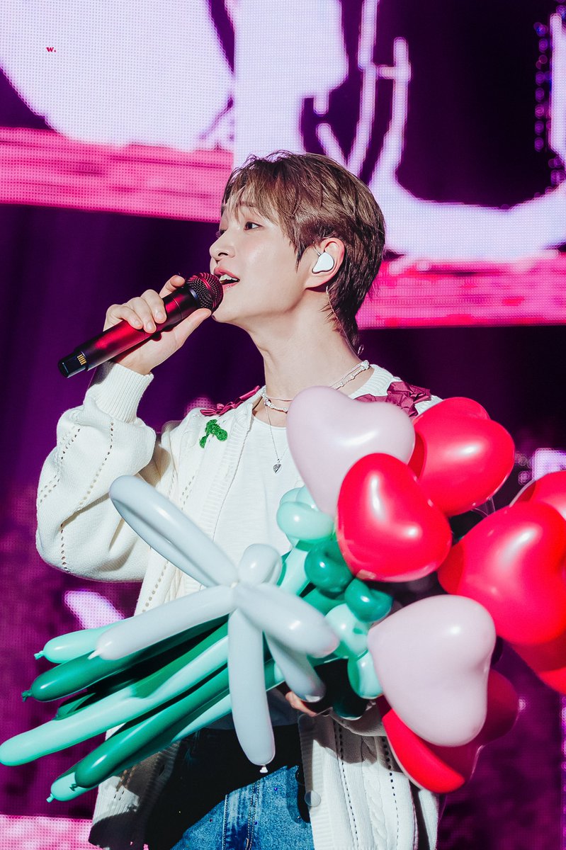 warmspot_onew's tweet image. 260411 🌹
#온유 #ONEW