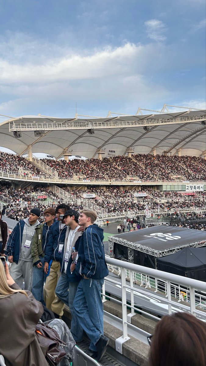 𝒩𝑜 𝒹𝒾𝓂𝓅𝓁𝑒 🍓🐝🏺🪐🛸🍊🥢🍉🤠 tweet media