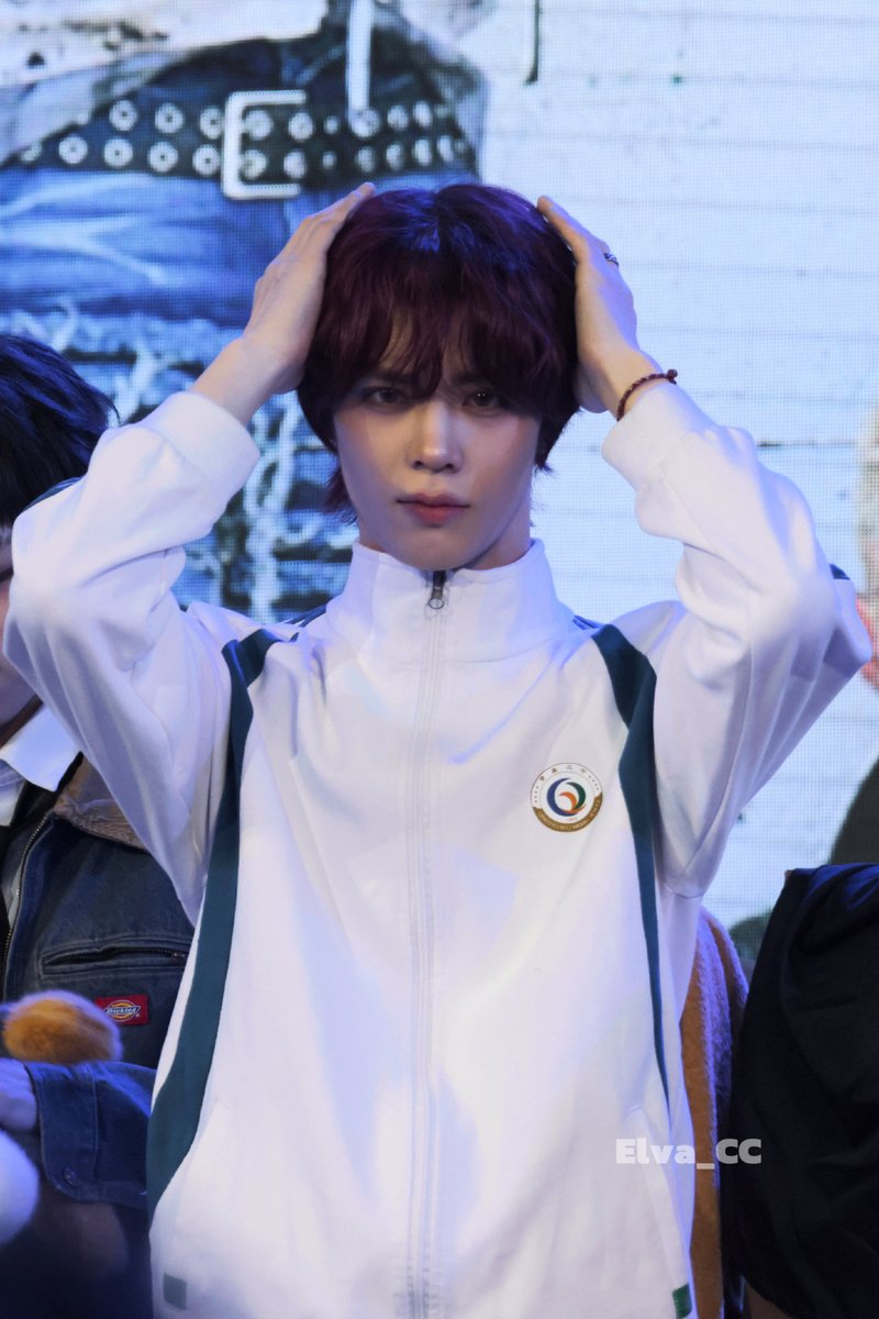 oshpunyaak's tweet image. 260412 yzy fansign 

cr 蔡蔡Elva_CC
#NouerA #누에라 
#FAN #판 #陈炳帆
#ファン #ヌエラ #BINGFAN