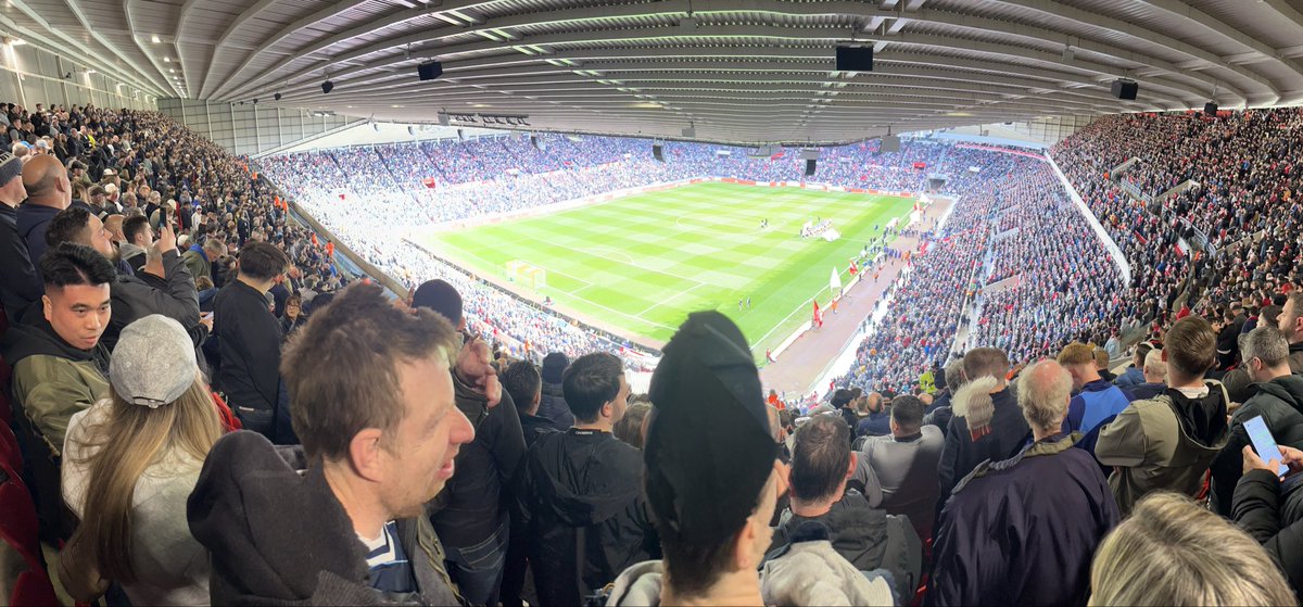 PoppaSaint's tweet photo. @SpursOfficial Sack the Ref!! 🤦🏽‍♂️ Bin 🗑️ the VAR #TTID #COYS https://t.co/DsxCOXPYf0