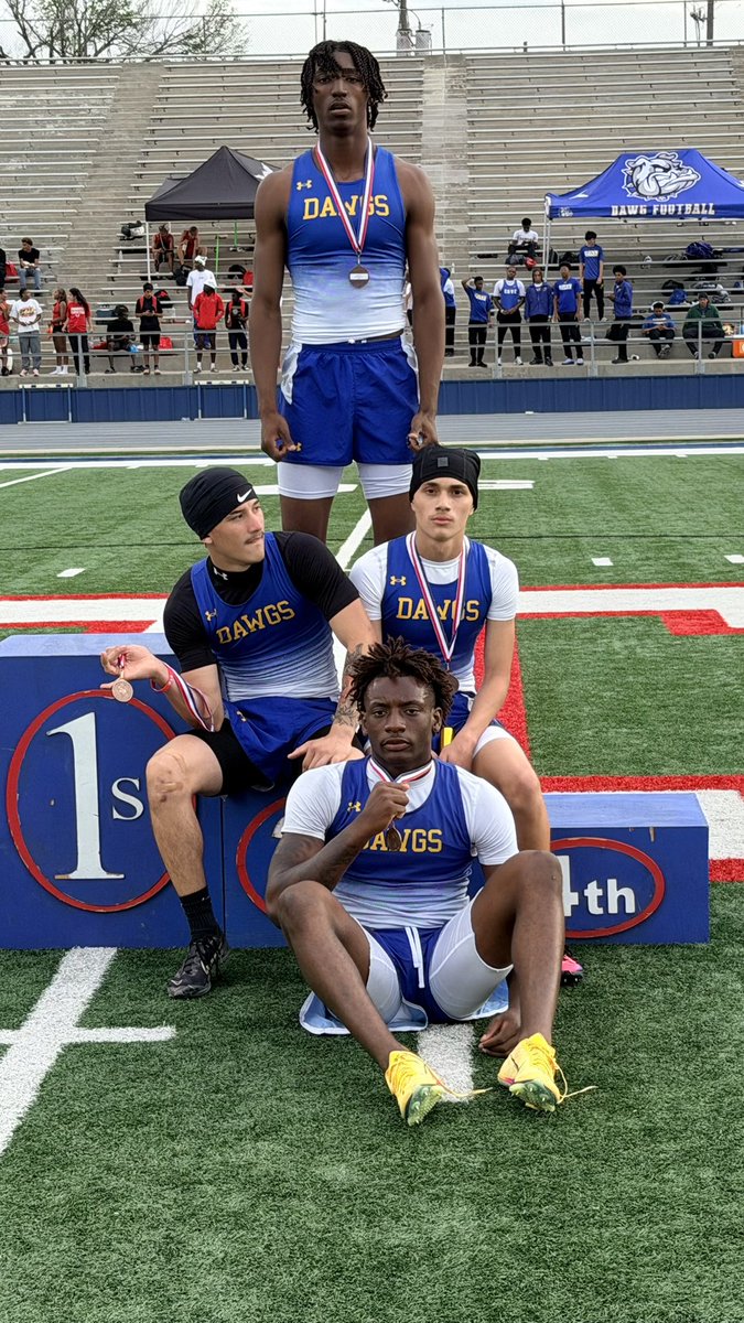 AAdams2027's tweet image. Last track meet

placed 4th 4x1
placed 3rd 4x2
placed 4th in 200m final with a 22.62

We continue to keep getting faster and stronger #GODAWGS #RTS #TRACK
#Football @CoachLoganBrock @streetziam @ScottSchroede19 @cg3training @Coach_Benitez1 @CoachAWin_ @Coach_Guap @CoachRSouthern