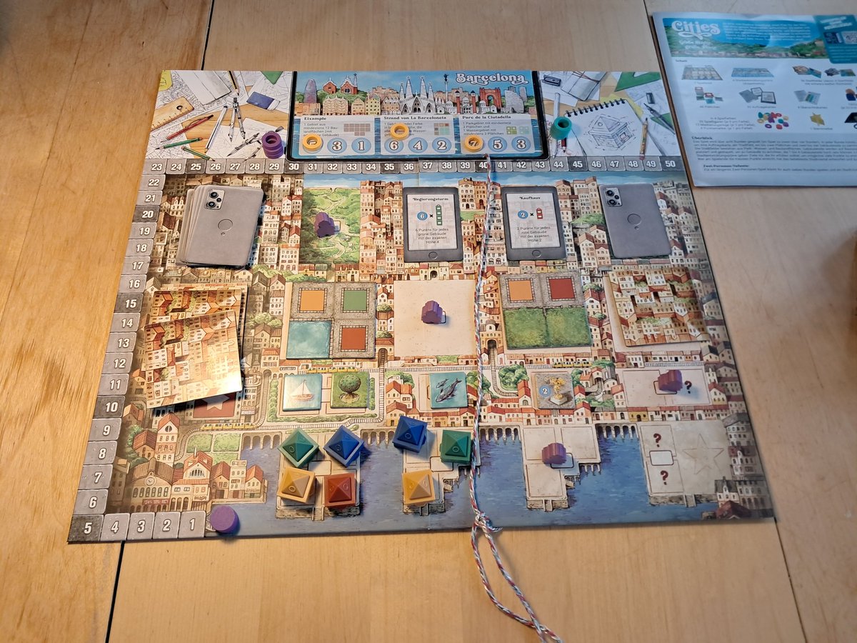 digitaleflaneur's tweet image. Wahrscheinlich hatte Barcelona nie mehr Meer.

Der Solomodus von "Cities" ist wahnsinnig gut &amp;amp; knackig. Erst beim vierten Versuch glückte es.

Chapeau an die "Flügelschlägerin". Schaut bei BGG nach. Es lohnt!

#Cities 
#Boardgame 
#Solomodus