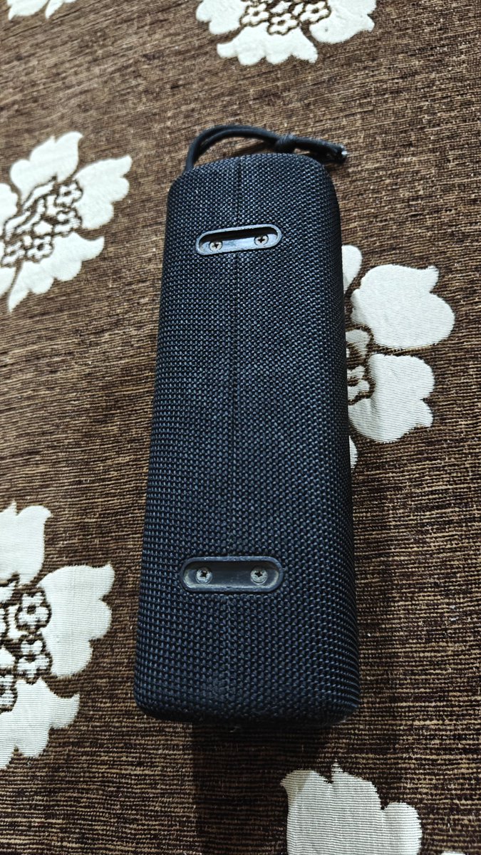 UChatrola's tweet photo. @amazonIN @AmazonHelp @amazon Worst customer support experience in Amazon. Received worng product on 9 April. Called customer service and they raised investigation. Today got email that he unable to provide replacement or refund because they sent right product. What about i got. https://t.co/9TOgc2hekL