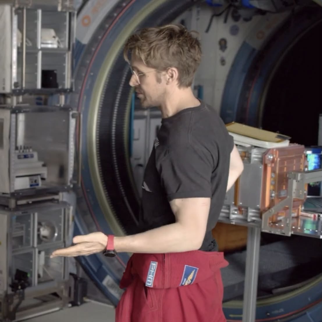 quiksilvcr's tweet photo. his arms... good lord https://t.co/X5LvM5lAoQ