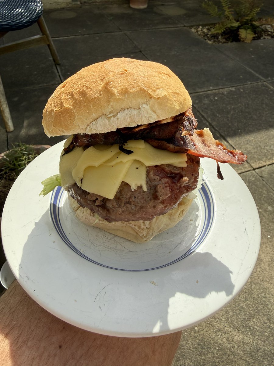 DailyDOOH's tweet image. Note to #AVTweeps and locals @nancyblanchard @LisaLisajm5 “At Side A, the modern American bistro and VINYL LISTENING BAR in the Mission District”

&amp;lt;My home made Burger shown, not actual footage. LOL&amp;gt; 
#ProAudio