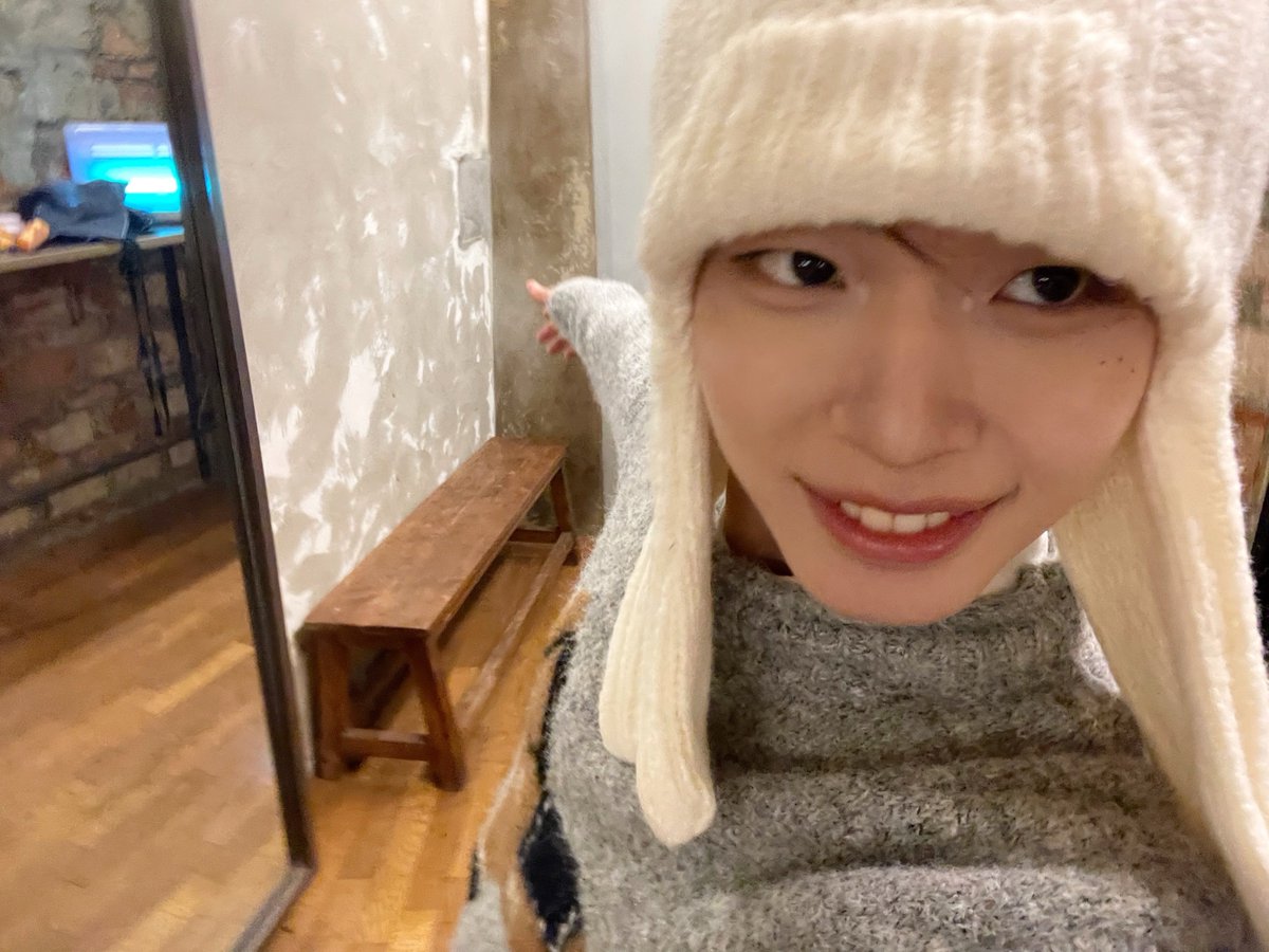 k2chuu's tweet photo. 근데 실제로 폭풍성장한 거 사실임…
비슷한 각도 셀카들 비교해보면………………. https://t.co/VUFkrUysUC