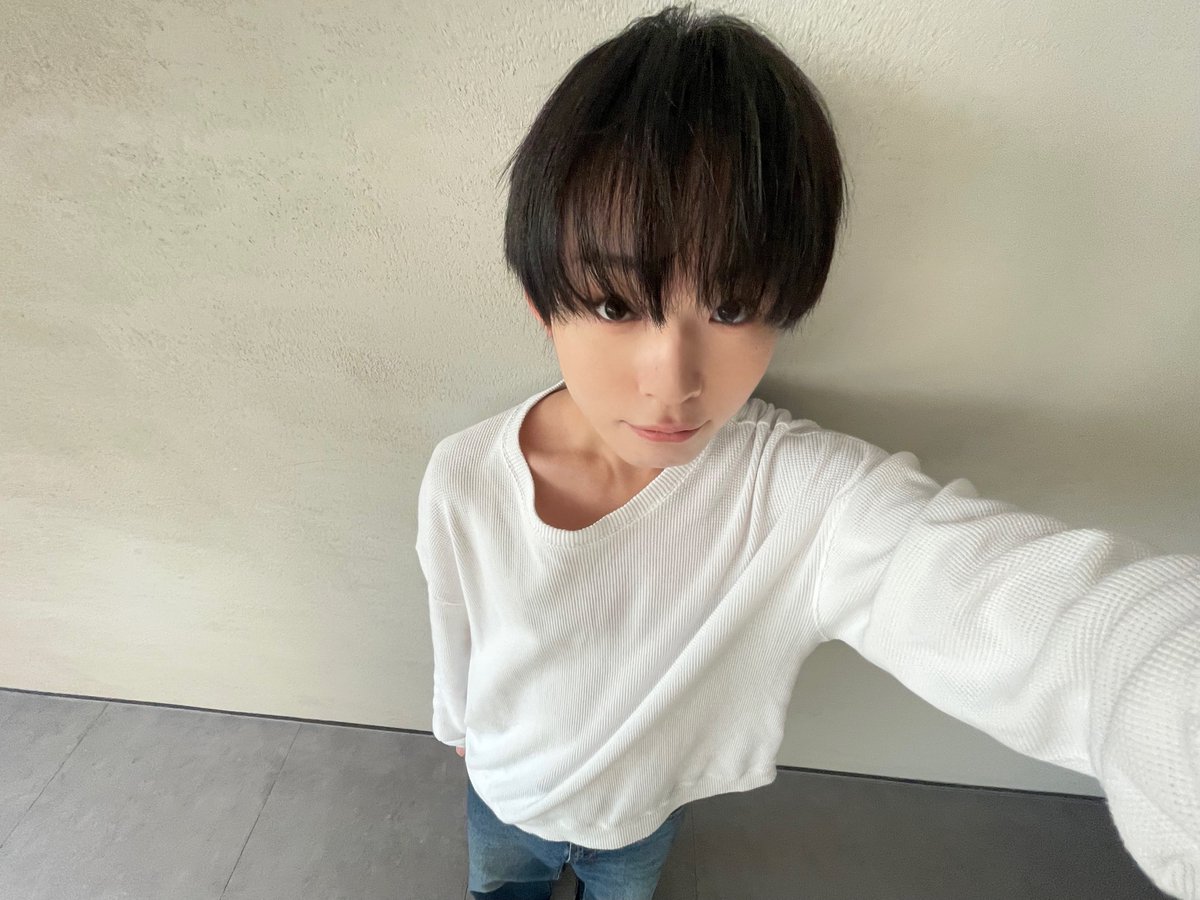 k2chuu's tweet photo. 근데 실제로 폭풍성장한 거 사실임…
비슷한 각도 셀카들 비교해보면………………. https://t.co/VUFkrUysUC