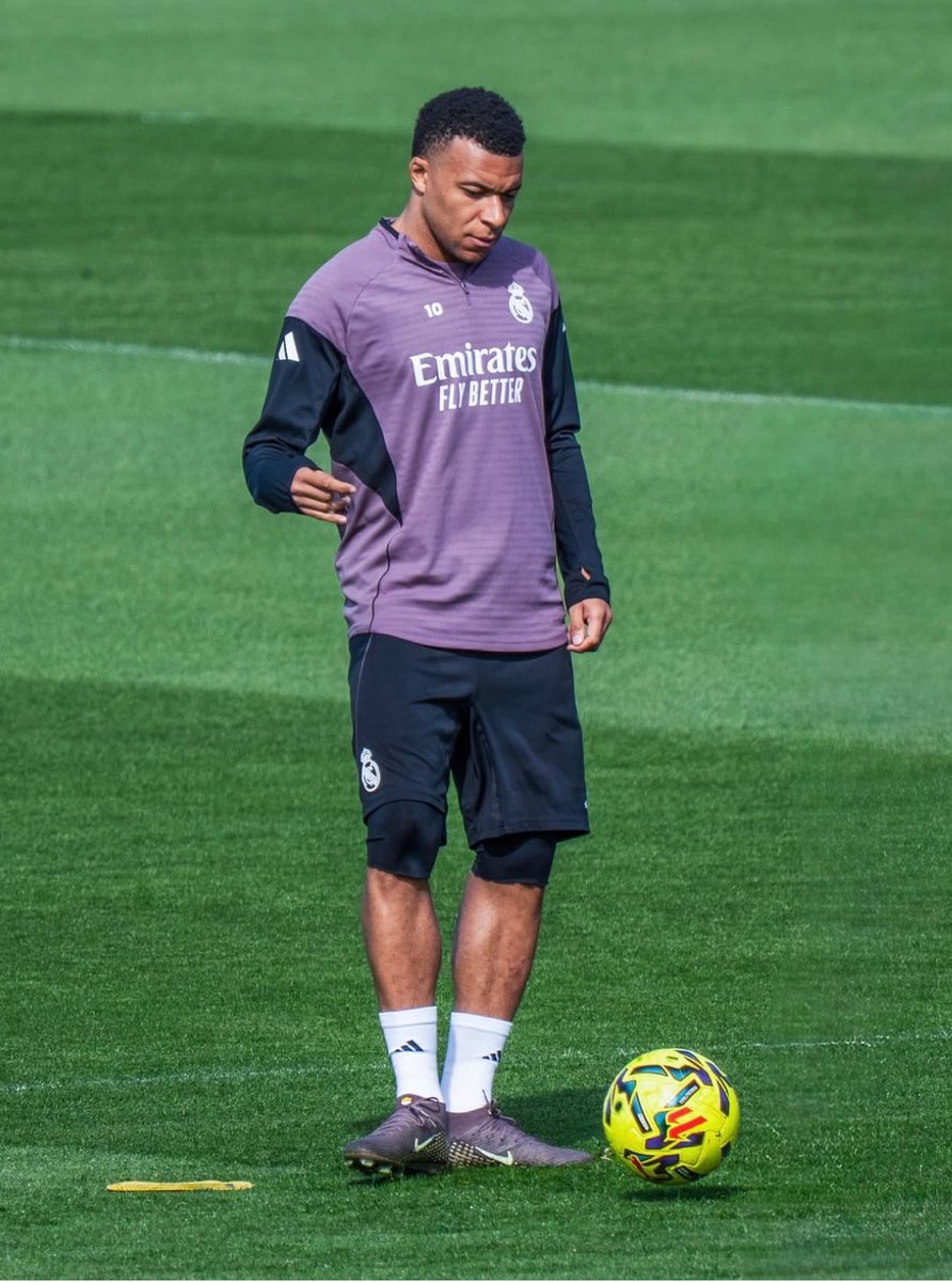 (fan) REAL MADRID FANS 🤍 tweet media