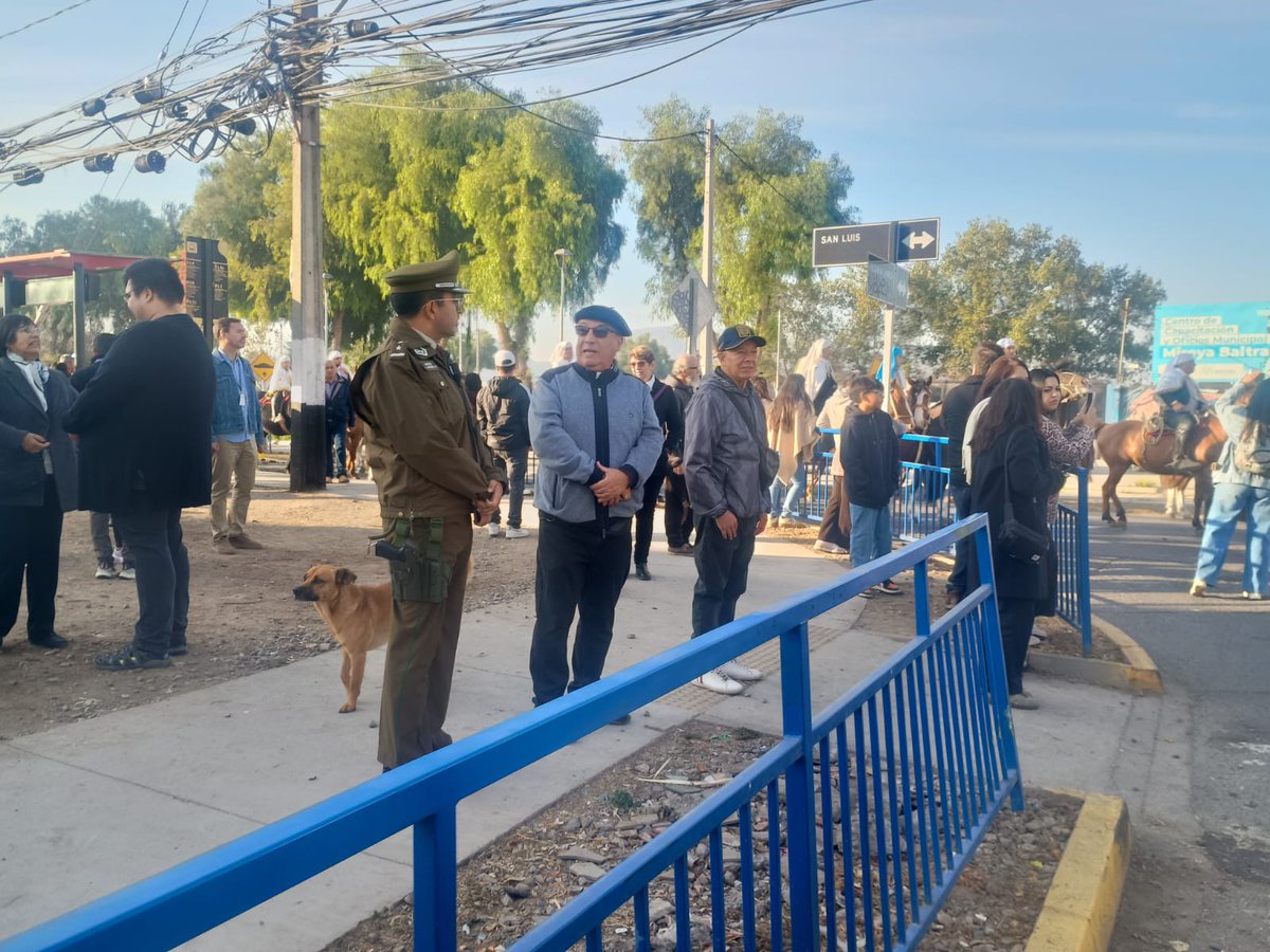 carabprnorte's tweet photo. #Quilicura | En el marco de una presencia activa en el territorio, Carabineros de la 49ª Comisaría acompaña y resguarda la tradicional celebración de Cuasimodo, brindando seguridad a vecinos y participantes en cada recorrido. https://t.co/tECs9yZ4kL
