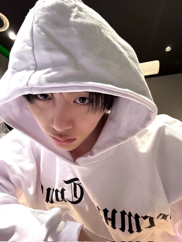 selfolssi ♤ tweet media