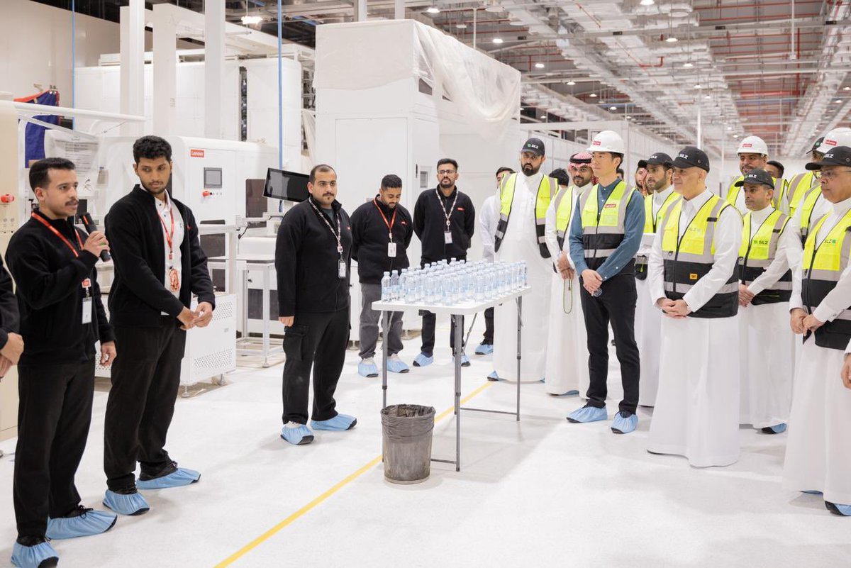 دشّن معالي وزير الاستثمار، الأستاذ فهد السيف، المقر الإقليمي لشركة لينوفو في الرياض، في إطار جهود #وزارة_الاستثمار، لتمكين الاستثمارات النوعية وتعزيز حضور الشركات العالمية، بما يدعم نمو قطاع التقنية، ويعزز مكانة المملكة، كمركزٍ إقليمي للأعمال.