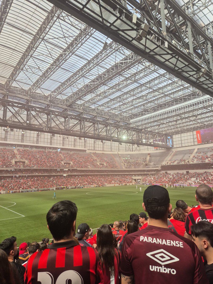 Teto fechado com um sol desse lá fora, <a href="/AthleticoPR/">Athletico Paranaense</a> ? 🥲