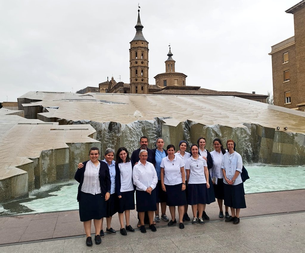 ❤️‍🔥 La imagen de Cristo en Vicente de Paúl y en Luisa de Marillac ha sido el tema de reflexión ofrecido por el P. Isaac Demets, CM, a las #HijasDeLaCaridad reunidas en #Zaragoza.

Cristo, centro de nuestra vida y misión, nos urge a servirle en los pobres 🤲🏼

#FormaciónHHCC