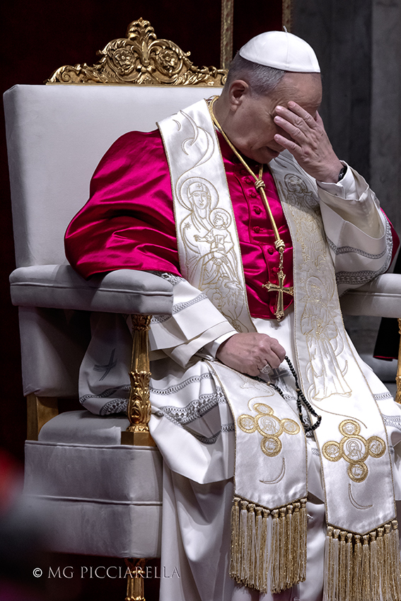 mgpicciarella's tweet image. © Maria Grazia Picciarella                            

Pope Leo XIV prays during a Prayer Vigil for #Peace in the world in St. Peter's Basilica at the #Vatican

#PopeLeoXIV #PapaLeoneXIV #PapaLeonXIV #PapaLeónXIV #PapaLeone #RobertPrevost