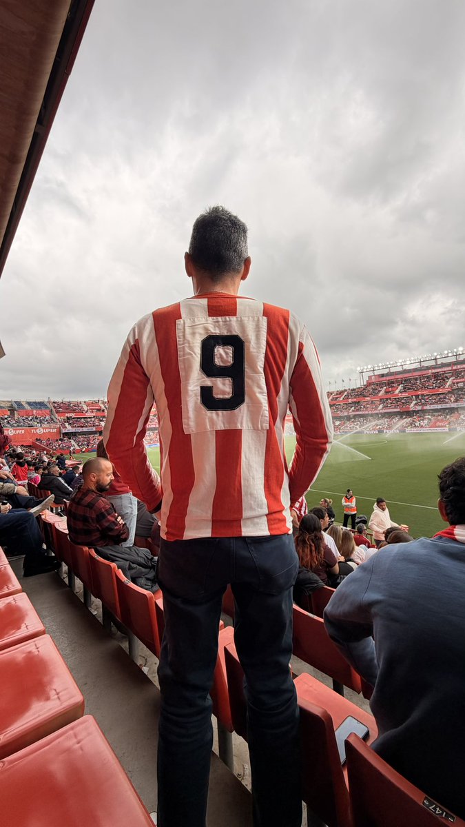 funkcje's tweet photo. #jornadaRetro #GranadaCF 1-0 #CulturalDeportivaLeonesa Camiseta original @GranadaCF jugador año 1980 https://t.co/Ca9hPrW7Fo