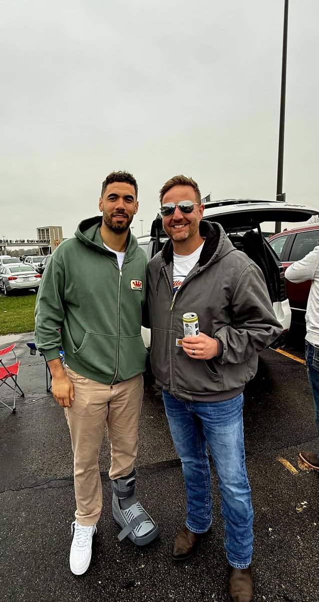 ZDeYoung's tweet photo. @lukecombs concert at Jack Trice and met @georgesniang. Best birthday ever! @Swanmel https://t.co/oIGBOWbozT