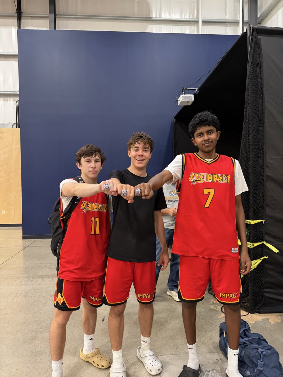 billntfs's tweet photo. @STPointHoops @Drake @adidasHoops @VypeATX @3SSBCircuit Nice!  JV making some noise this weekend as well! https://t.co/stzbAockJB