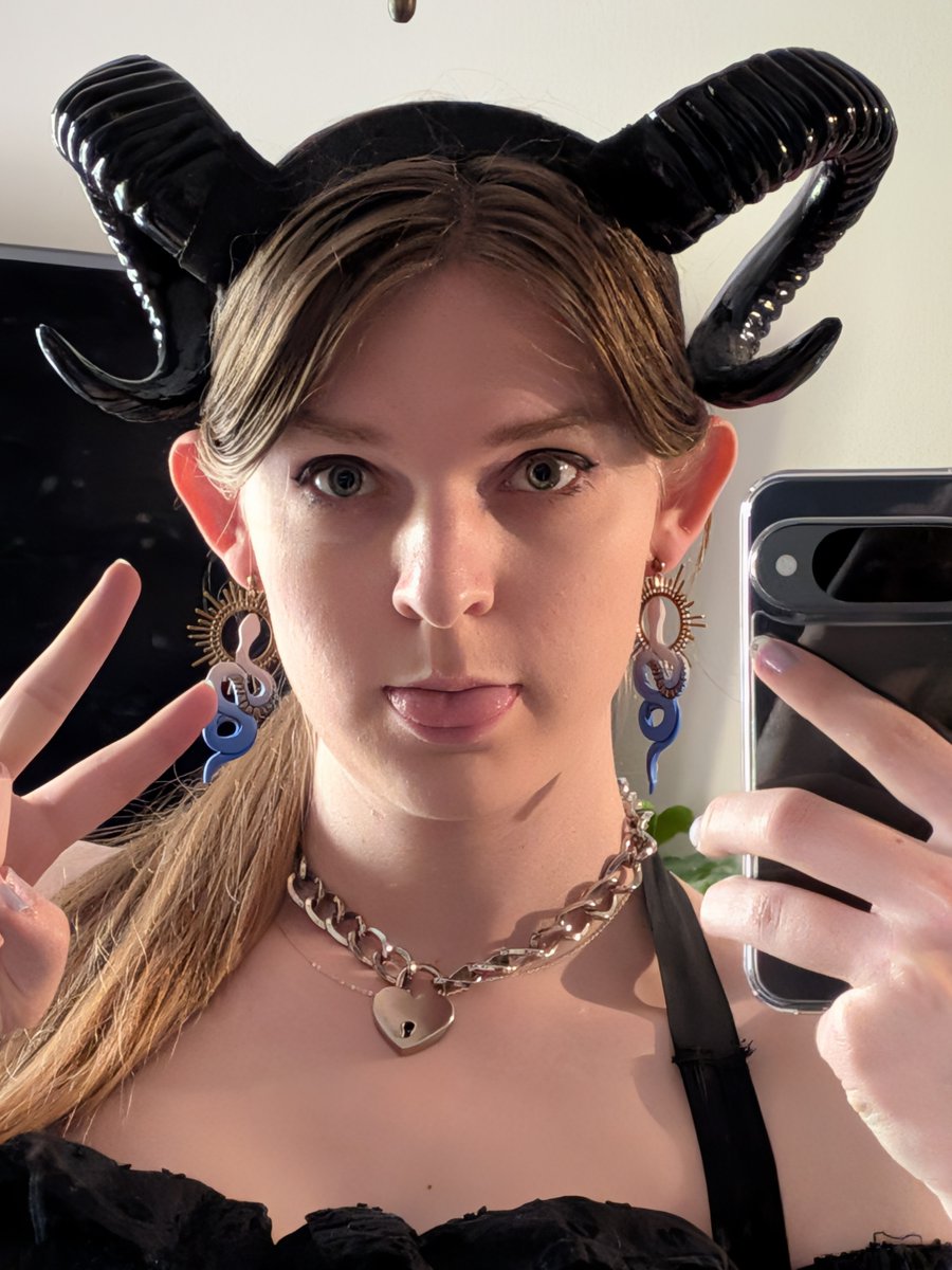 Jenny (but normal) tweet media