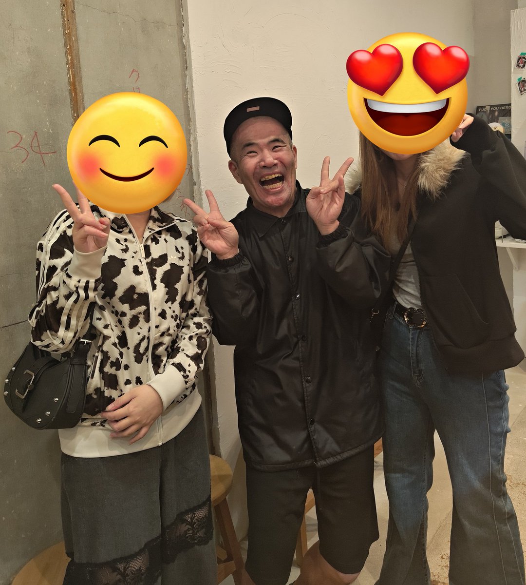 nakatamo's tweet photo. 東京都八王子市にて夢で逢えたらの移店オープンと共に、私の誕生日も祝ってもらい、断りにくい権限発動でメンバーのさりちゃんとめいさんで完全死語の逆ELTで写真を撮ってもらい、ケーキまで頂き、ありがとうございました！

あなたが進んだ道ならば、その後ろが道となり糧となるんだなあ🔥 https://t.co/n4SSjjXCXX