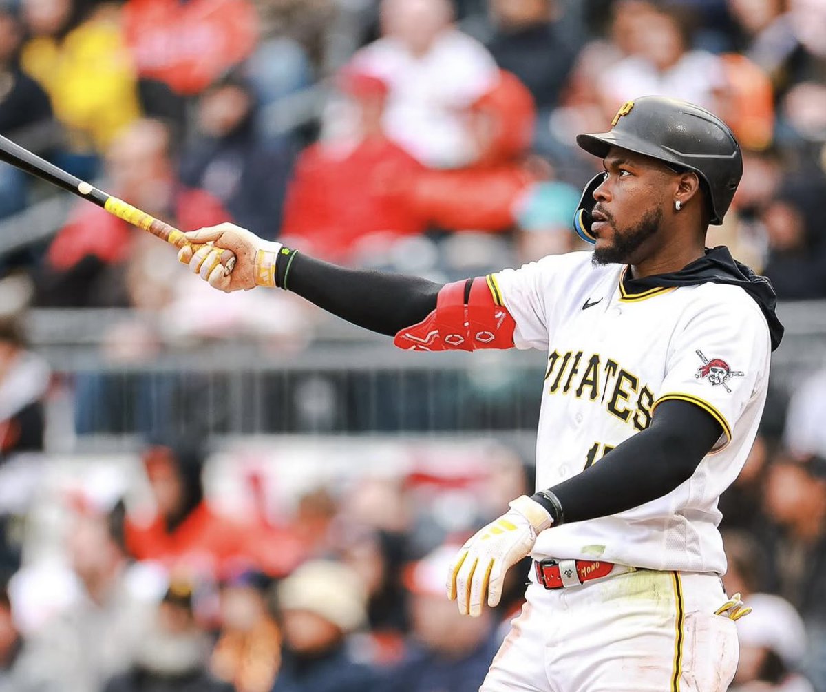 __LordPenguin's tweet image. O’Neill cruuises 🚙

🐧 (2:20PM) ONeil Cruz over 1.5 bases -115

- high o/u at 12
- 4 for 5 with a double yd
- batting .345 in 2026
- Taillon allowing .490 xSLG

He will mash 🔥