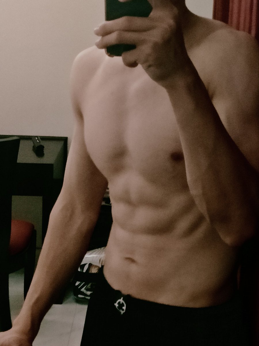 YOEATTOOMUCH tweet media