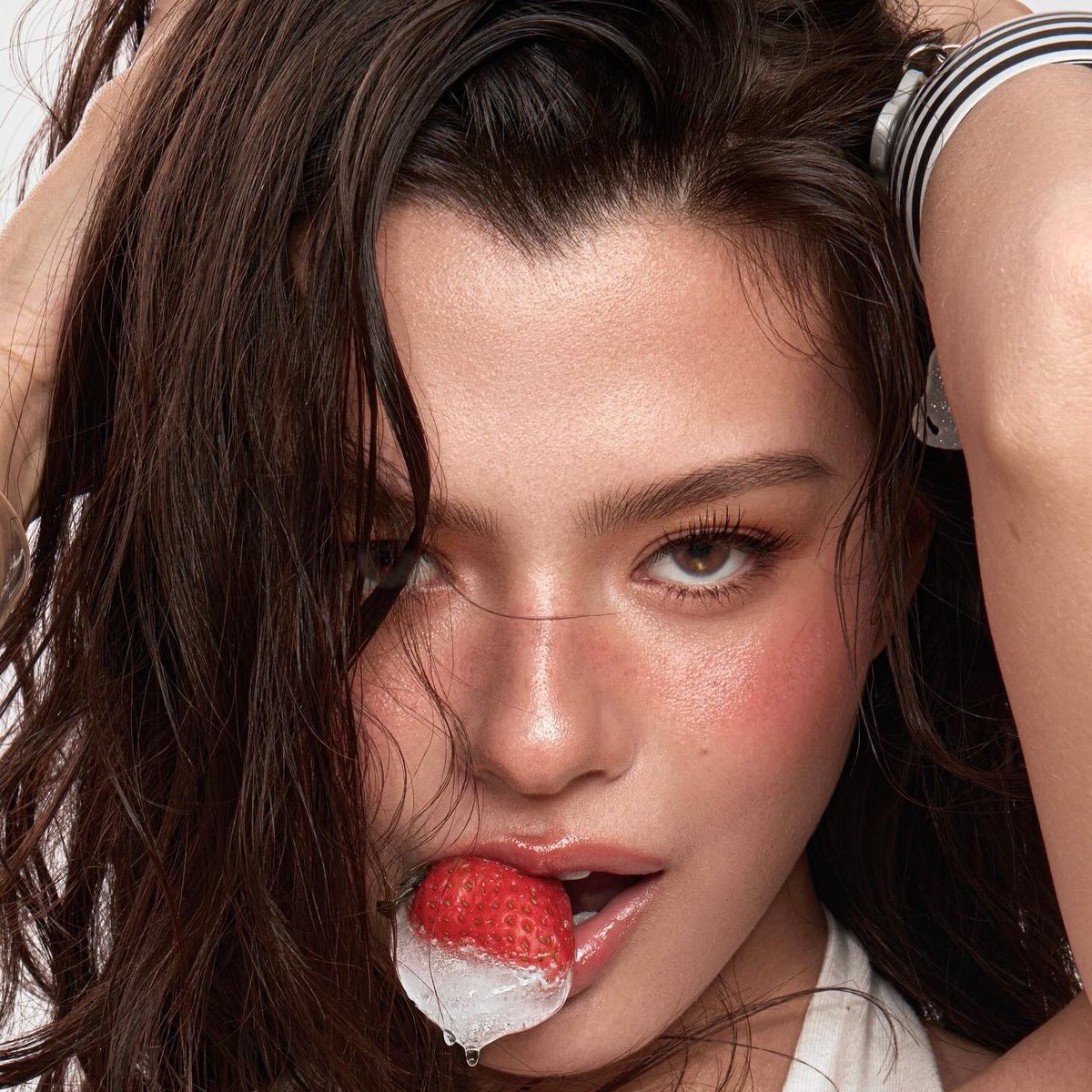 sia.มุแดงมีหนวดโบหยั่ย tweet media