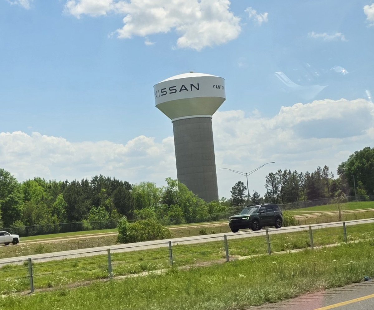 Revansfw's tweet photo. Out traveling on a cruise today.  I'm so excited!  First time heading out of the country.  Got to see some neat things along the way to the coast, like Memphis, the biggest cross I've ever seen, Nissan's car factory, and this camero with a sweet paint job! https://t.co/6TQoj1T2Tz