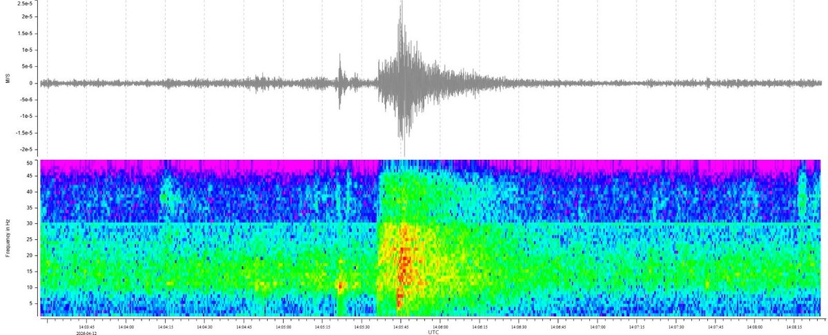 Asismet_IF's tweet image. EVENTO 2026-041
⚠️#Sismo en #Lima #Callao #Perú🇵🇪(09:05 12/04/2026)
📢¡Agáchese, cúbrase y sujétese!🚷

🫨Intensidad del #temblor: II débil🟣
🚦Magnitud estimada: 3.4±0.1
🗒️Coméntenos, ¿desde qué distrito lo sintió?