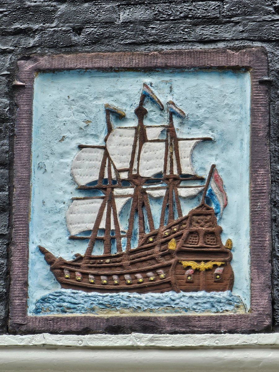 DejanVukos40959's tweet image. #Gevelsteen met driemaster, Spiegelgracht 6, #Amsterdam