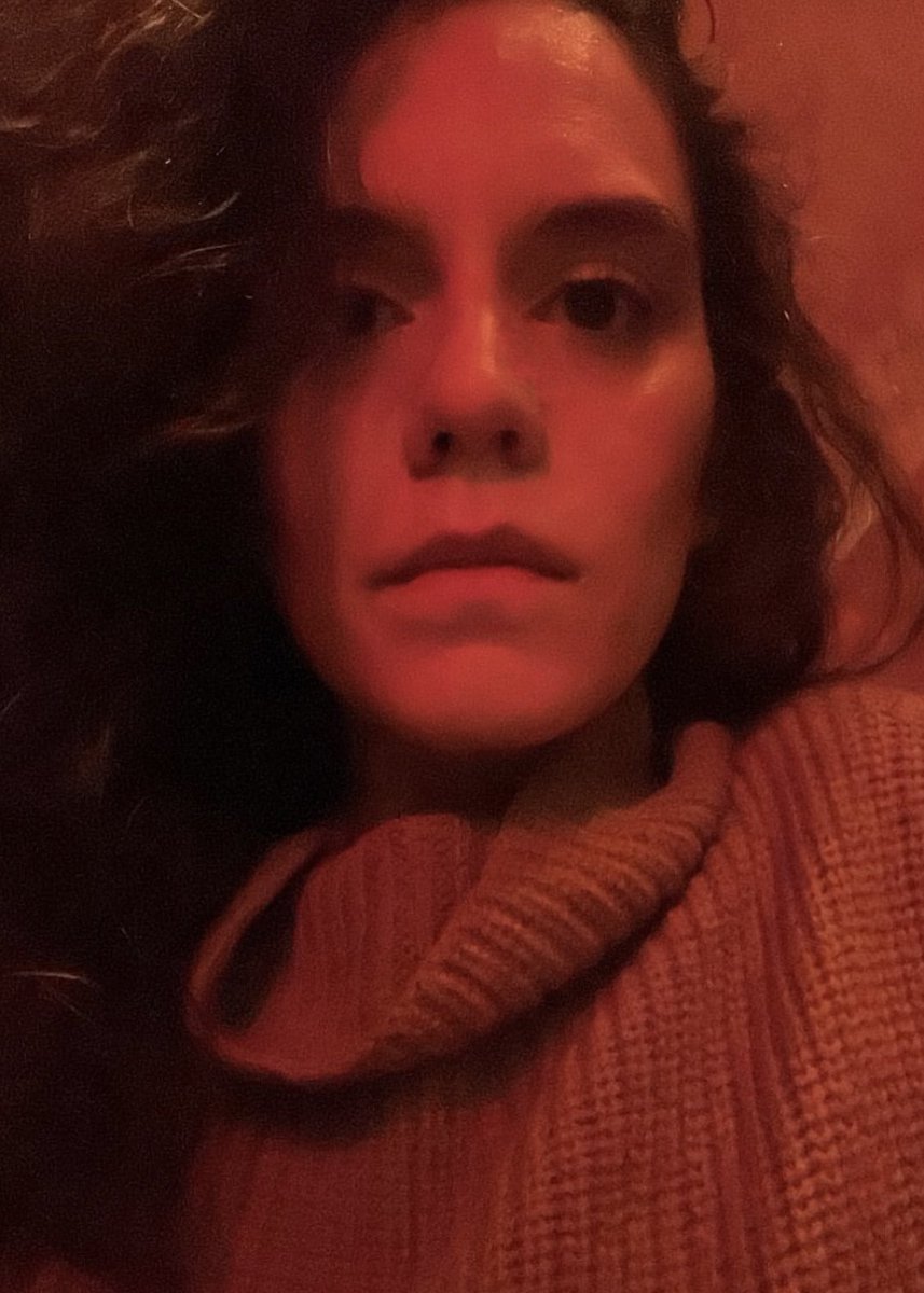 gray ★ is watching yellowjackets tweet media