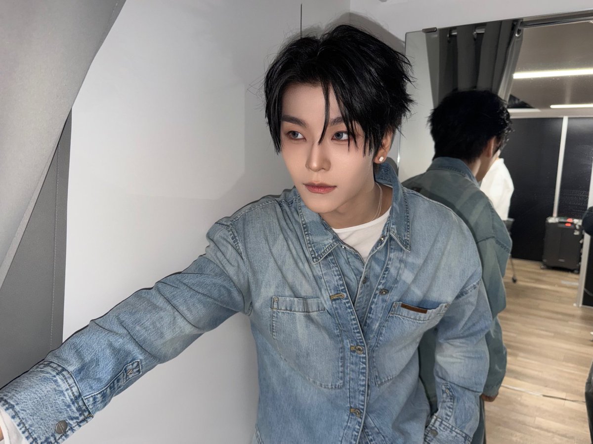 _xin1ong's tweet photo. シンロン黒髪✖️青カラコンでやばい😭😭😭😭世界ありがとう宇宙ありがとう https://t.co/Qko6I3JMoy