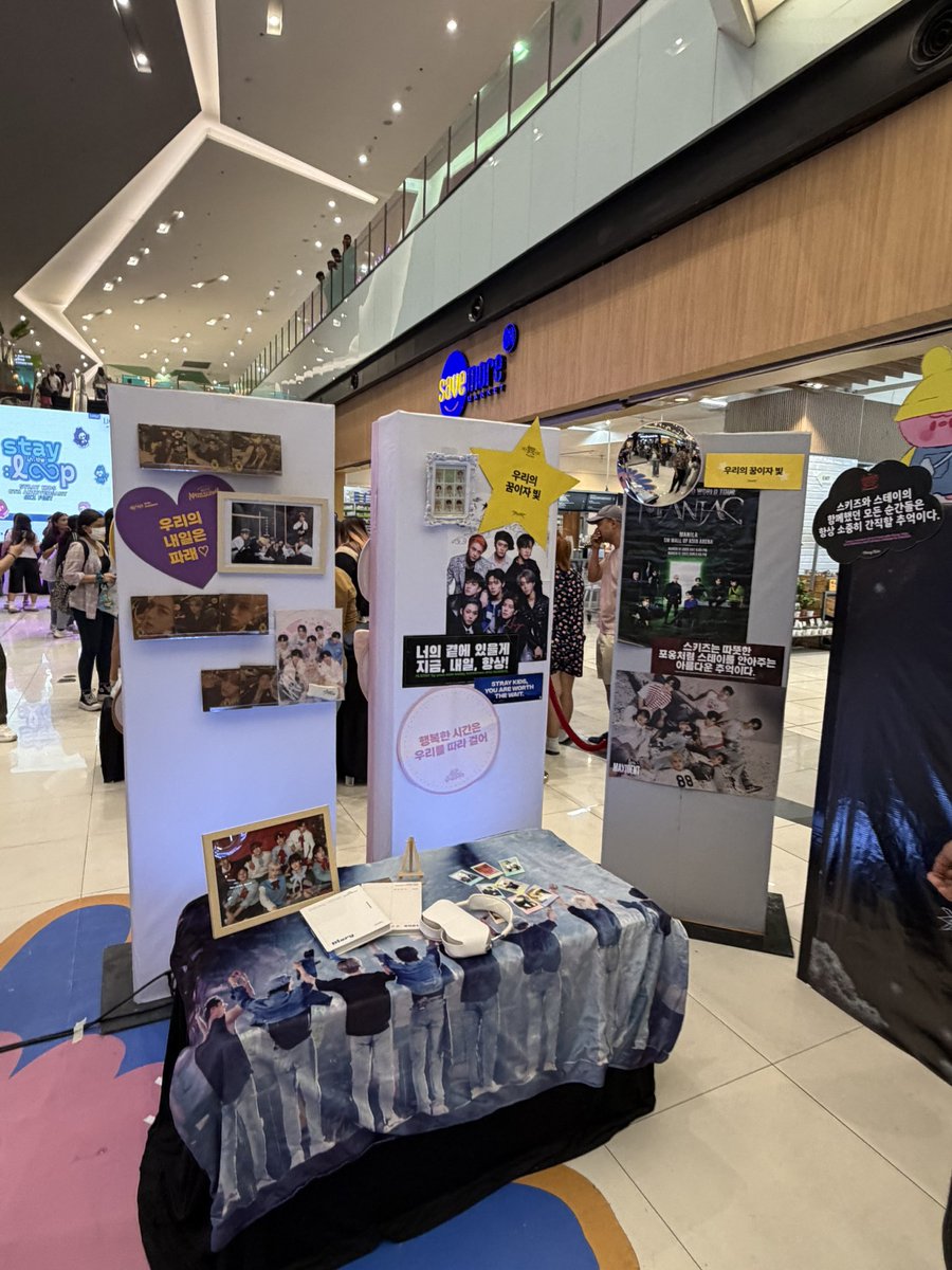 krishikreme's tweet image. (late post) super duper enjoyed @allforskzph’s event yesterday!!

worth it ung pagod (sa gonggi EME) and glad to meet yall made my day after my stress sa prelims 🥀 esp sa mga namigay ng freebies mwa luv u all

til next skz event!! #STAY_inthe_LOOP #Events_by_AllForSKZ