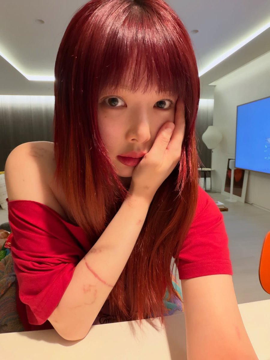 MIMHYUNA's tweet photo. Ice cream ice cream 🍨🍦🥳 #HyunA
#ฮยอนอา https://t.co/9VXwPYrGun