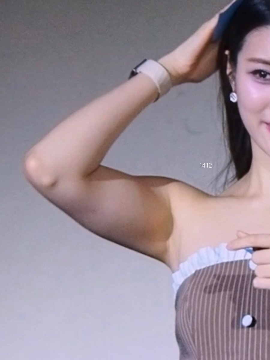 𝔅 𝔞 𝔡 𝔊 𝔦 𝔯 𝔩 tweet media