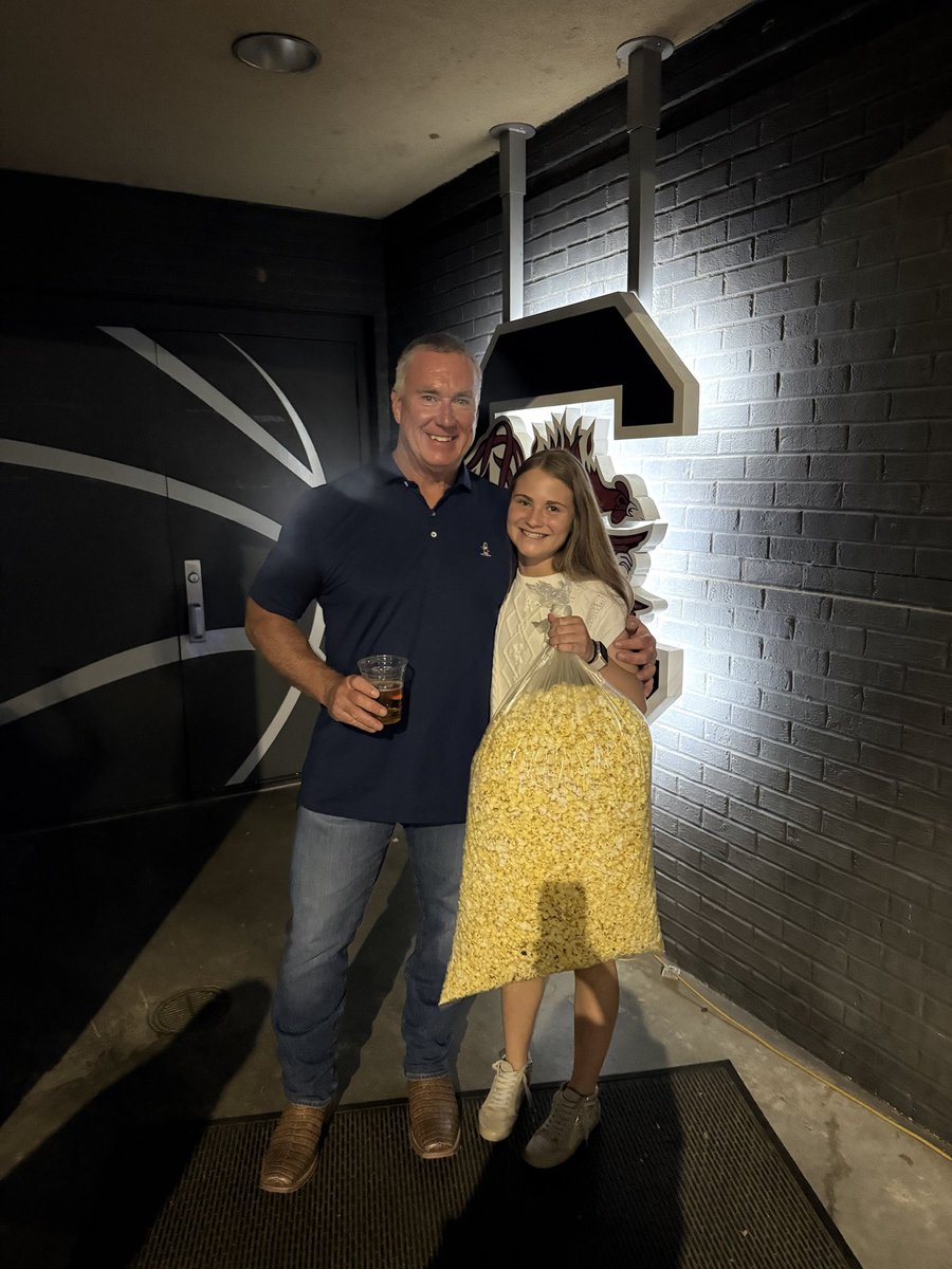 CoachSElliott's tweet image. Another incredible performance by @dariusrucker The Garnet &amp;amp; Black Spring  Fest was the perfect way to wrap up spring practice. #Gamecocks