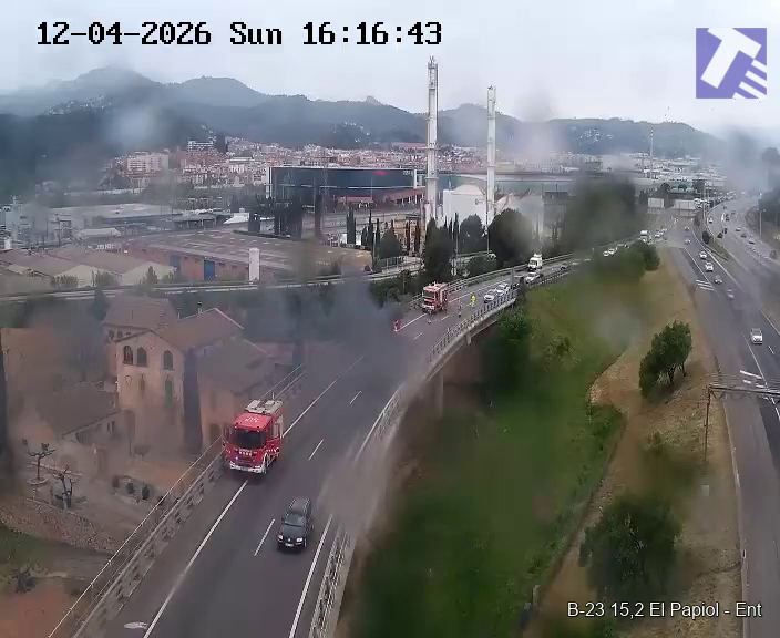 transit's tweet image. ⚫️ Tallada l'AP-7 al Papiol en sentit Girona per un incendi d'un turisme.

#SCT