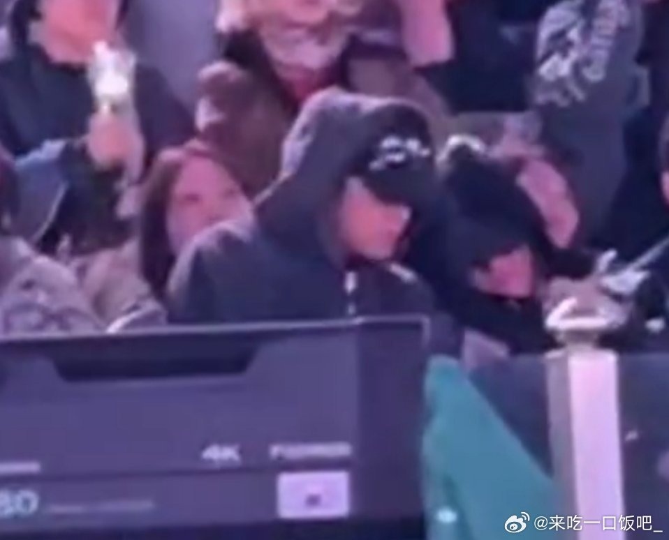 gyuhao moments at other groups concerts hit differently. They really look like a couple