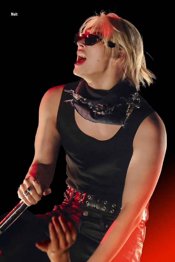 Fixon_ree's tweet photo. this pic of mingi??!!?!?! wtf?!?! https://t.co/GQqciDkRtZ