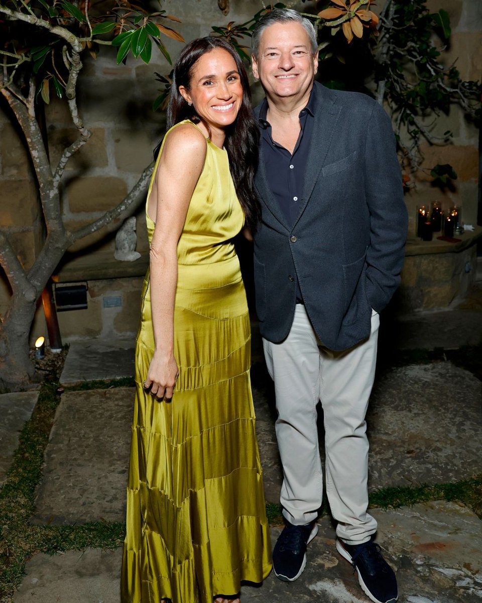 HELLO! Canada tweet media