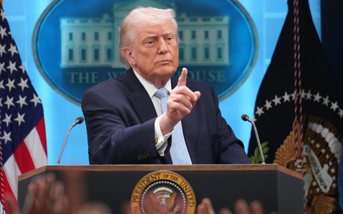 Politics & Poll Tracker 📡 tweet media