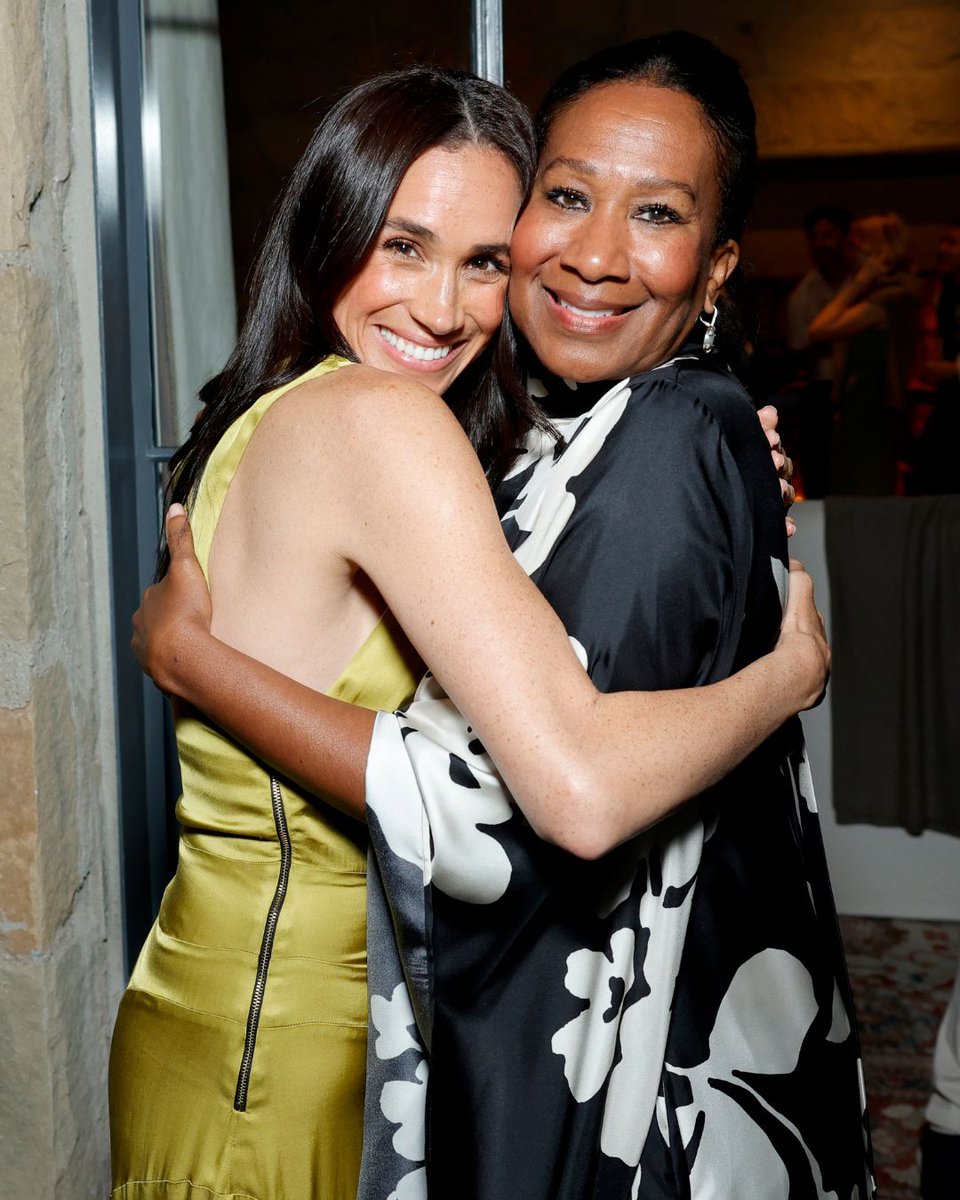 HELLO! Canada tweet media