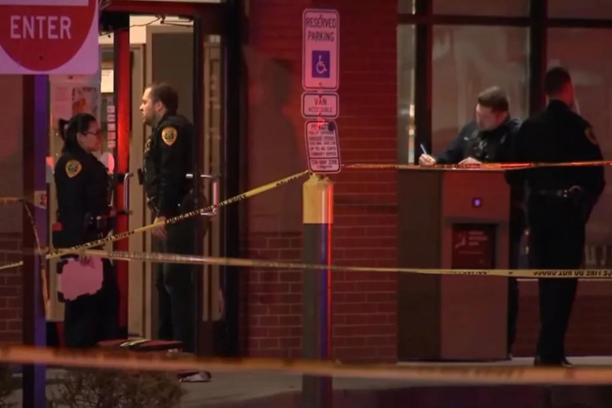 LeanneSpurs's tweet image. 🚨‼️🇺🇸: #SHOOTING #MASSSHOOTING #CHICKFILA - Multiple people were shot inside a Chick-fil-A at 2319 U.S.-22 Route 22 in Union Township, New Jersey, just before 21:00 p.m. Saturday.

The father of one of the workers said that his son called him in a panic, saying that multiple