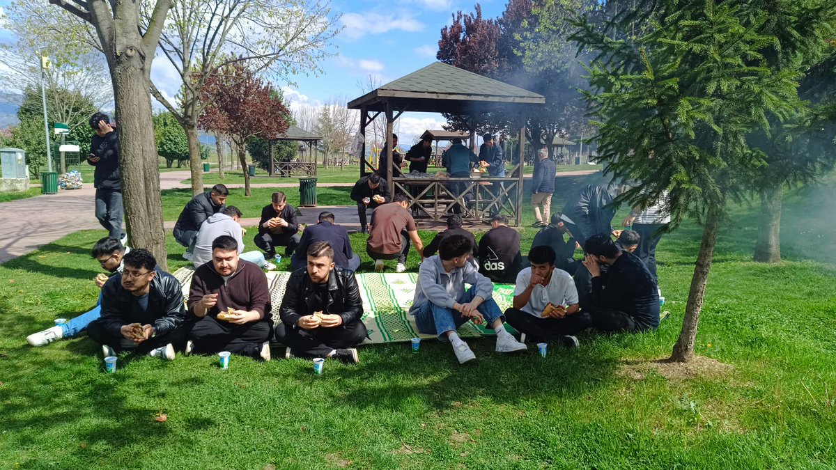 ErbaaDG's tweet photo. Erbaa Müftülüğü Gençlik Koordinatörlüğü olarak park vadi mesire alanında üniversite öğrencileriyle vize sınavları sonrası piknik etkinliğinde bir araya geldik. https://t.co/QjF21CC3iC