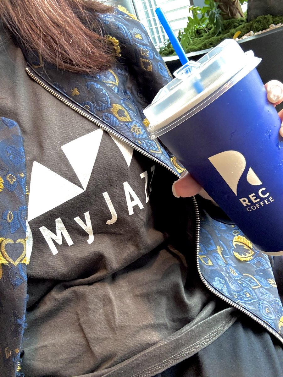 myjazz_x's tweet photo. 【福岡 #MyJAZZNEY 】
天神の新しいランドマーク「ワンビル」の「REC COFFEE」。

朝7時から開いているのが嬉しい！ 厚切りトーストと珈琲をお供にPC作業も捗る最高のオープンスペースでした。

📍REC COFFEE ONE FUKUOKA BLDG.店 https://t.co/waWfopJLQO
#福岡モーニング #RECCOFFEE #福岡観光 https://t.co/qTVdZQQBa4