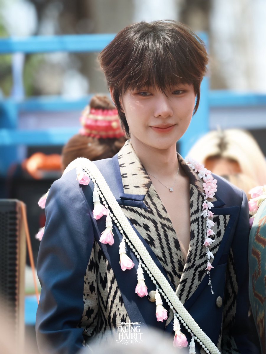 zomjmt's tweet photo. หน้าก็สวย จริตก็สวย ไม่ว่าจะทำอะไรก็สวย เหมือนคำว่าสวยมีไว้เพื่อมาดาม 🤟

#CentralHatYaixKengNamping 
KNPTFO SONGKRAN AT CENTRAL HATYAI https://t.co/2YFbJMKQOr